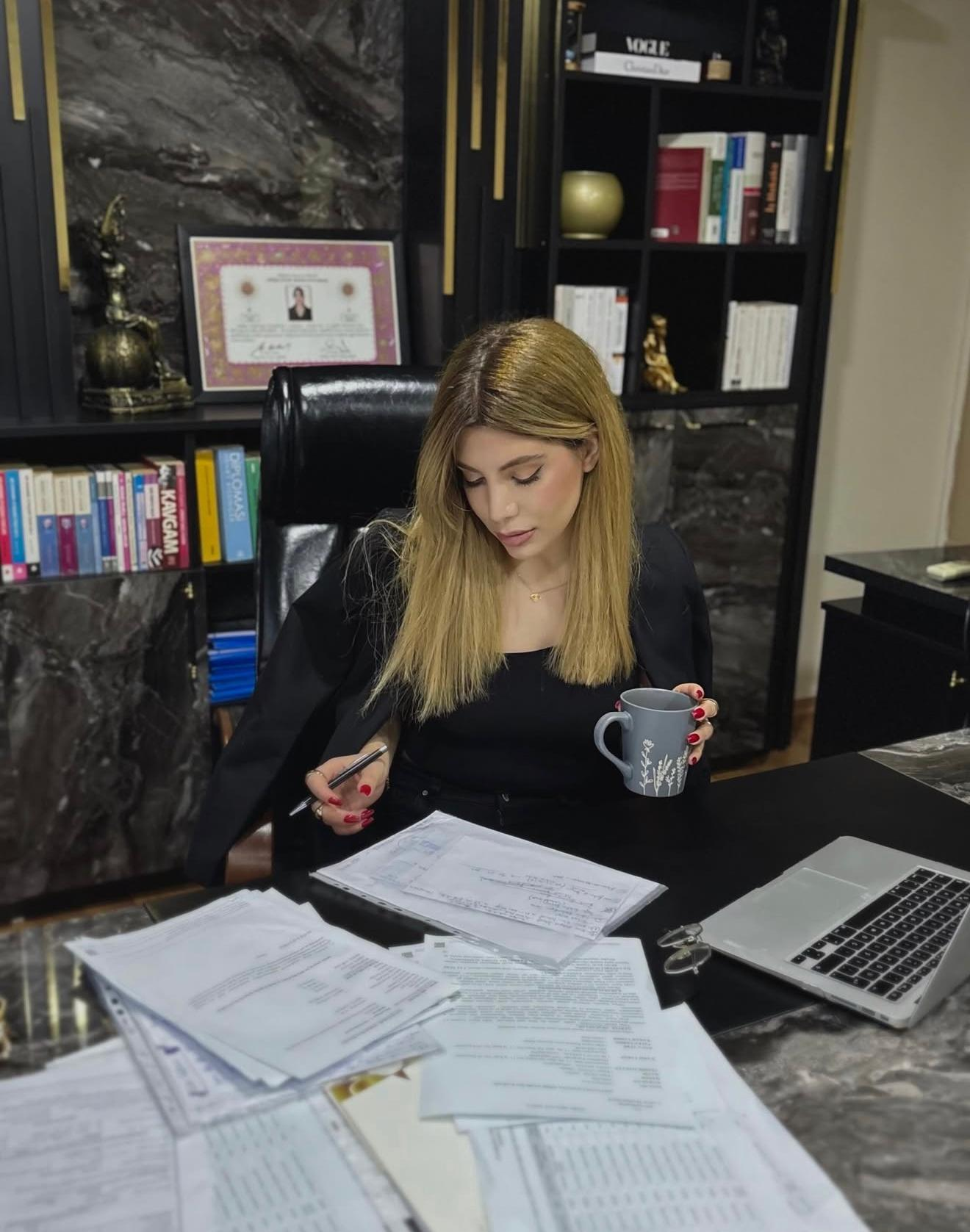 Av. Esra Baytekin